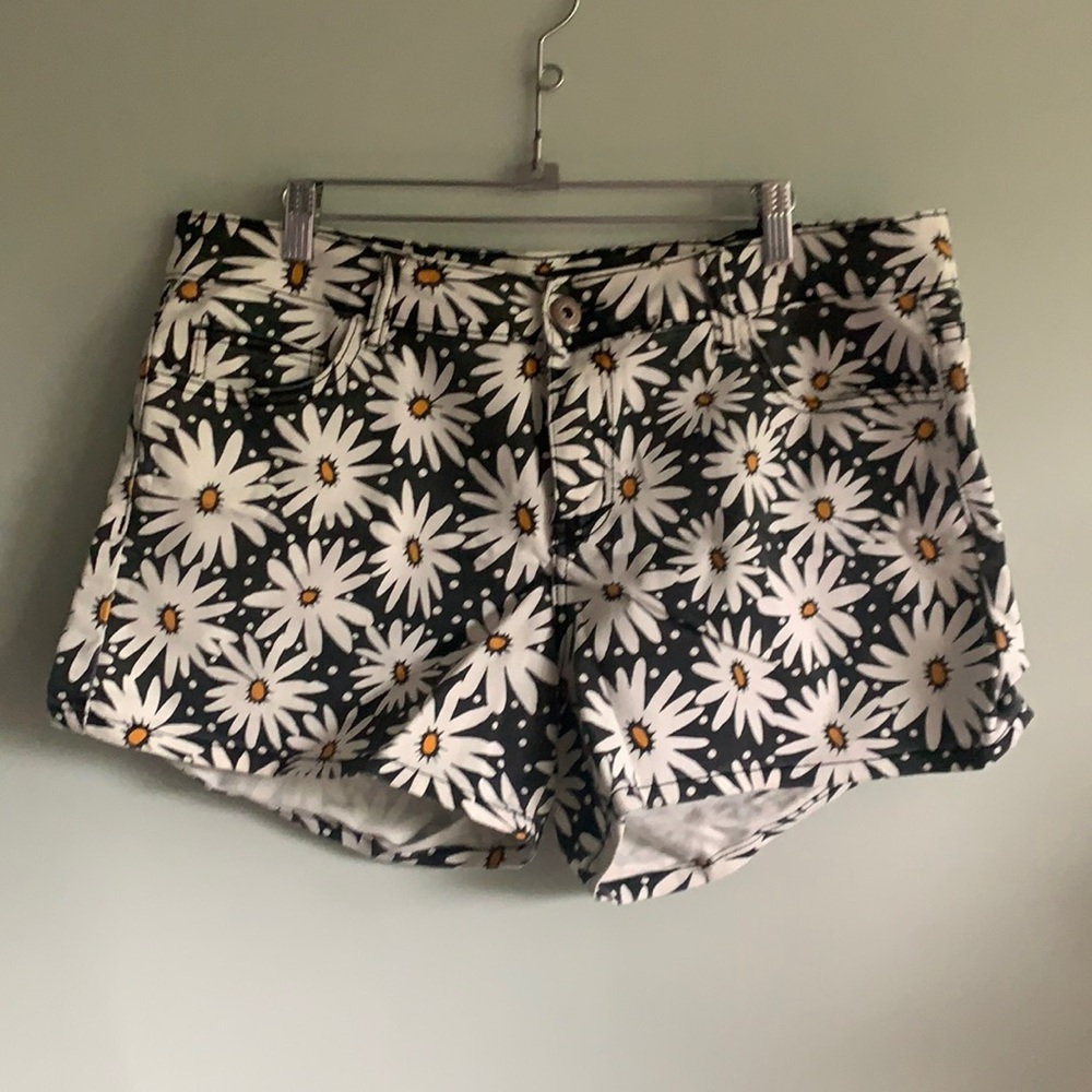 Daisy Print Shorts